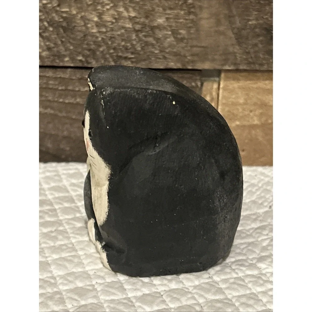 James Haddon Hand-Carved and signed Black‎ & White Tuxedo Cat Figurine – 3.5